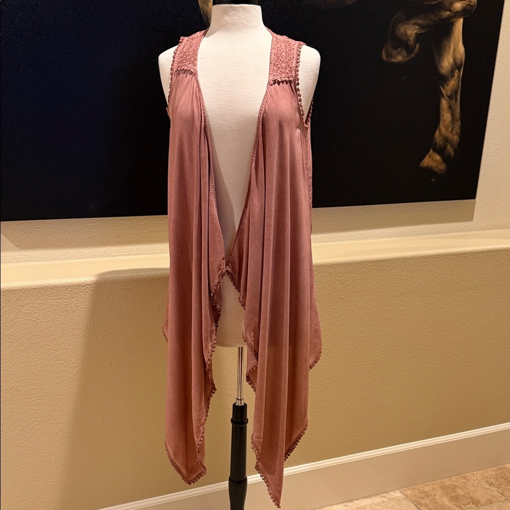 Universal Thread Mauve Sleeveless Crochet-Trim Draped Vest